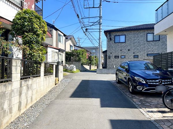 中和泉4丁目 戸建 前面道路含む外観 中和泉4丁目 戸建 前面道路含む外観