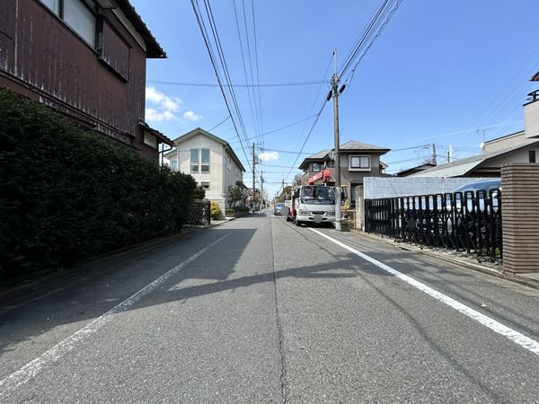 成城2丁目 新築戸建 前面道路含む外観