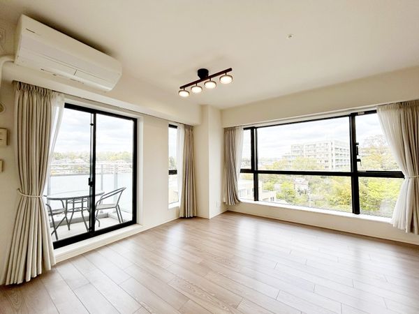 プレミスト上麻生 リビング