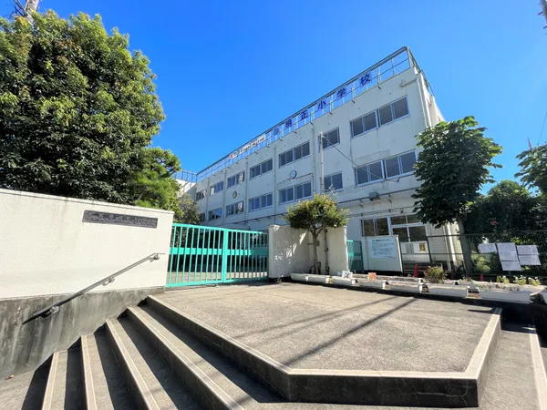 徒歩1分。