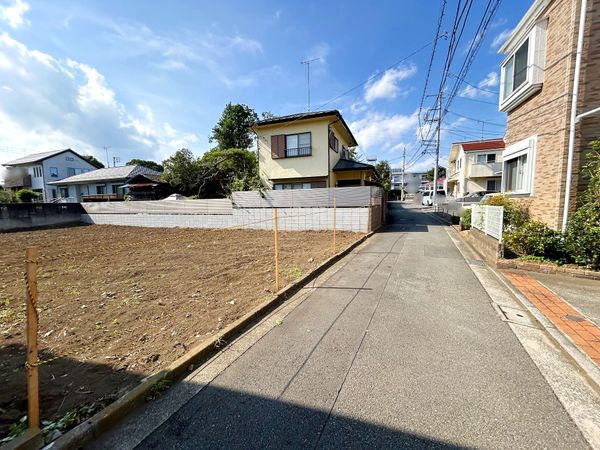 前面道路含む外観