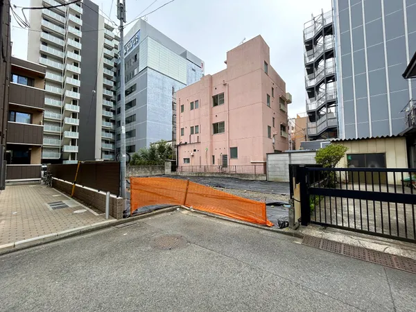 前面道路含む外観