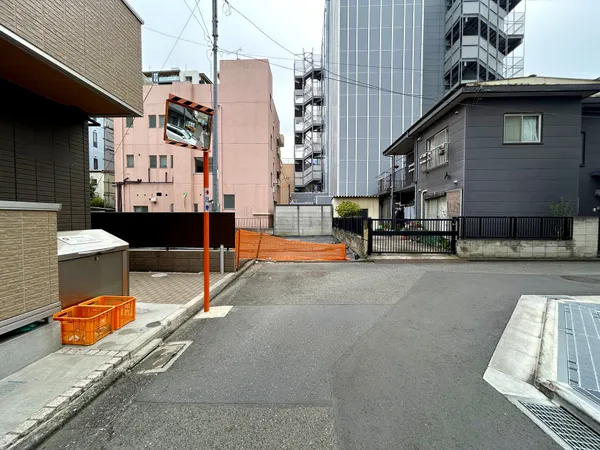 前面道路含む外観