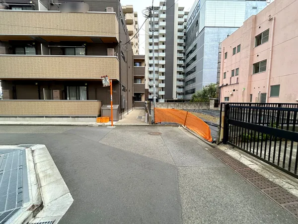 前面道路含む外観