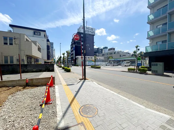 前面道路含む外観