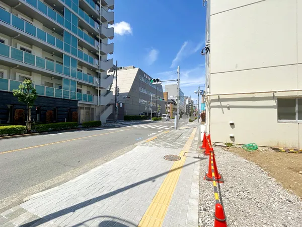 前面道路含む外観