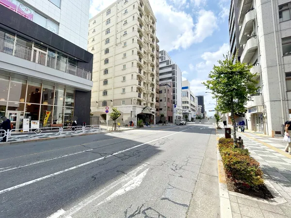 前面道路含む外観