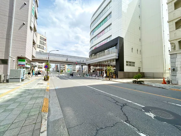 前面道路含む外観