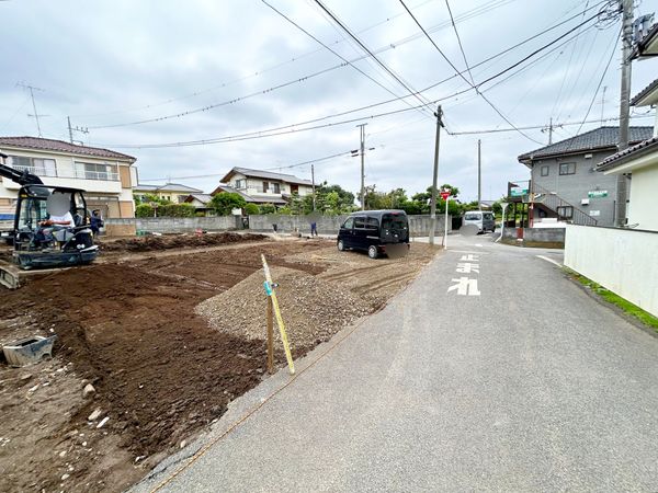 前面道路含む外観