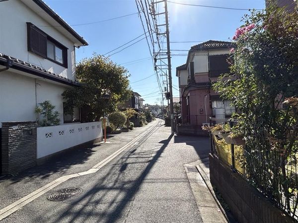 武蔵村山市大南1丁目 戸建 前面道路含む外観 武蔵村山市大南1丁目 戸建 前面道路含む外観
