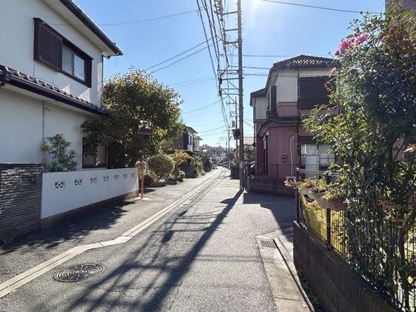 武蔵村山市大南1丁目 戸建 前面道路含む外観 武蔵村山市大南1丁目 戸建 前面道路含む外観