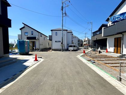 立川市柏町4丁目 新築戸建8号棟 前面道路含む外観
