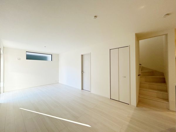 国立市西1丁目 新築戸建5号棟 リビング