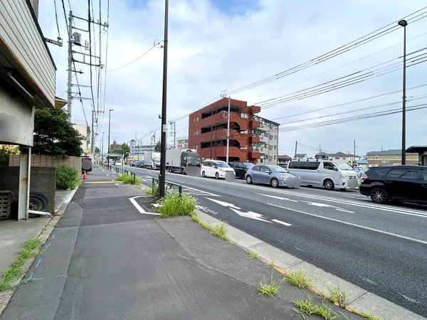 前面道路含む外観