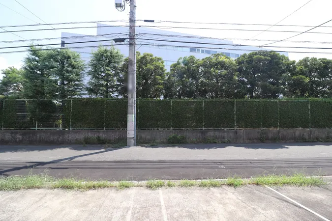 前面道路・敷地内より