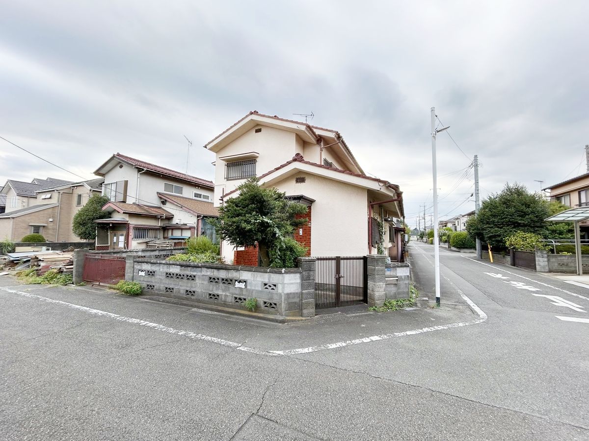 前面道路含む外観