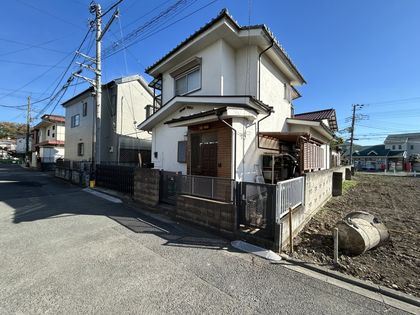 福生市大字熊川 前面道路含む外観