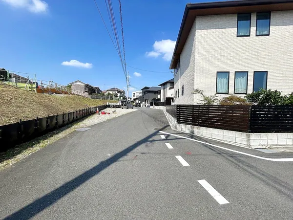 北西側前面道路