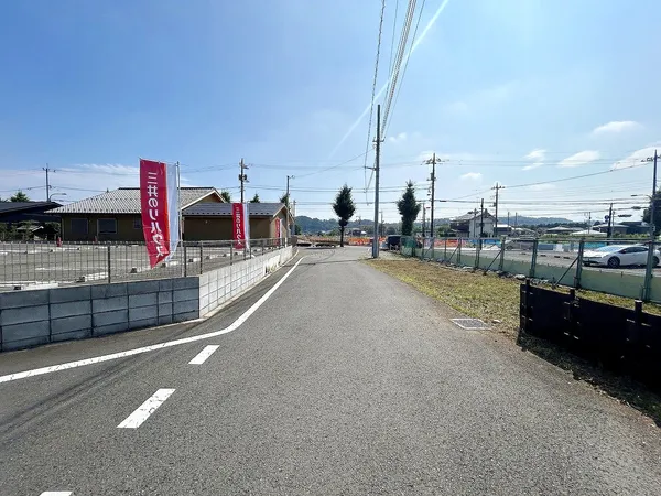 北西側前面道路