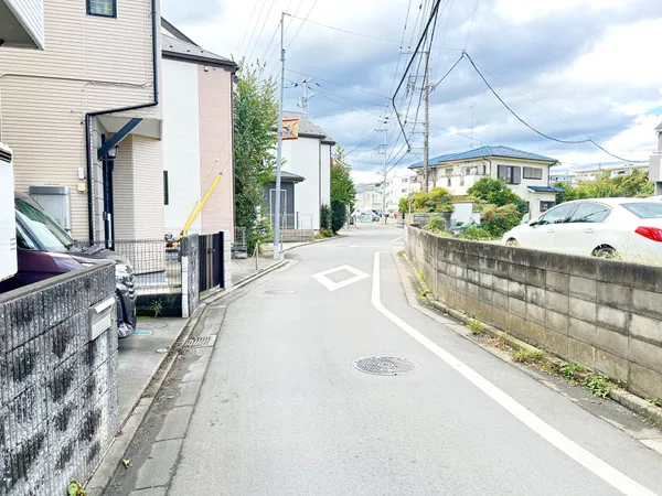 玄関側前面道路