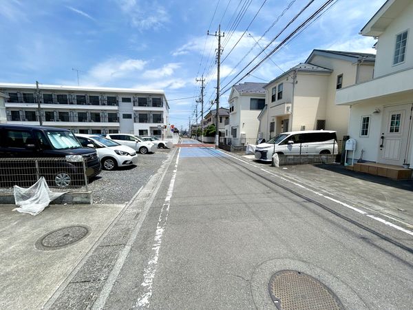 前面道路含む外観