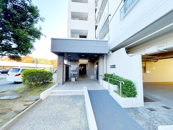 西武拝島ハイツ 4号棟 エントランス