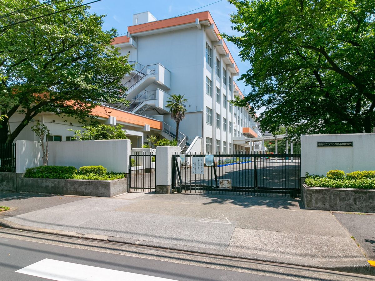 プレミスト昭島モリパークレジデンス 昭島市立つつじが丘小学校(約1090m) 昭島市立つつじが丘小学校(約1090m)