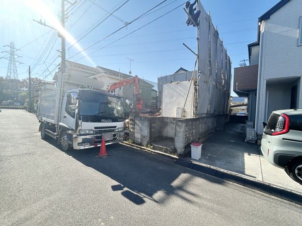 前面道路含む外観