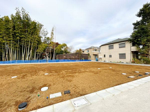 前面道路含む外観