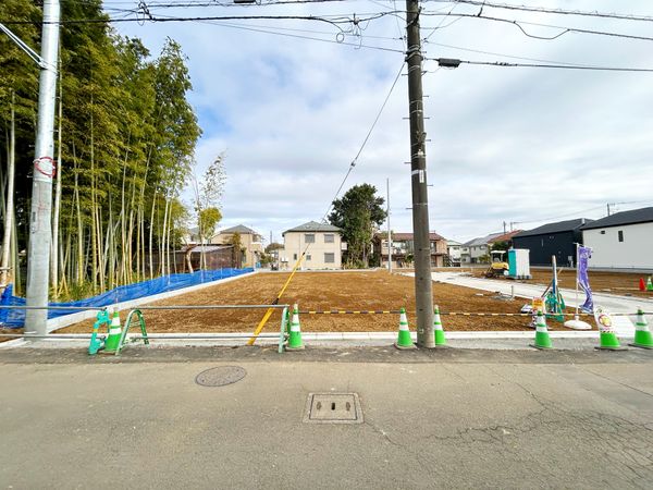 前面道路含む外観