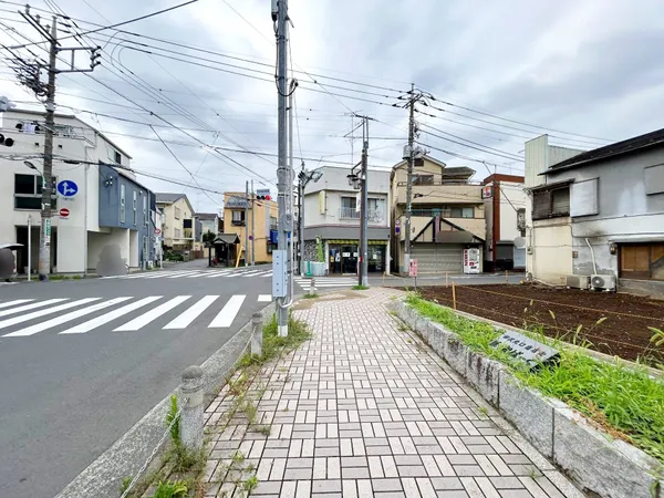 交差点含む外観
