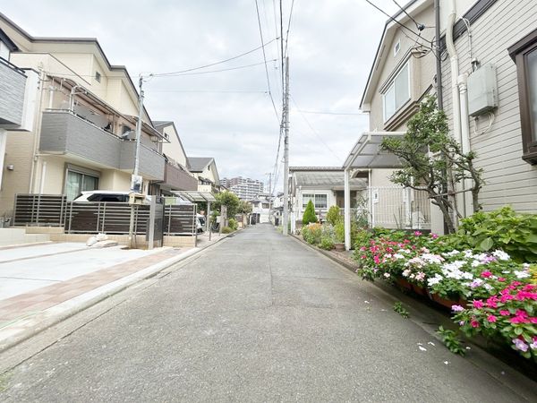 西東京市向台町6丁目 新築戸建 前面道路含む外観 西東京市向台町6丁目 新築戸建 前面道路含む外観