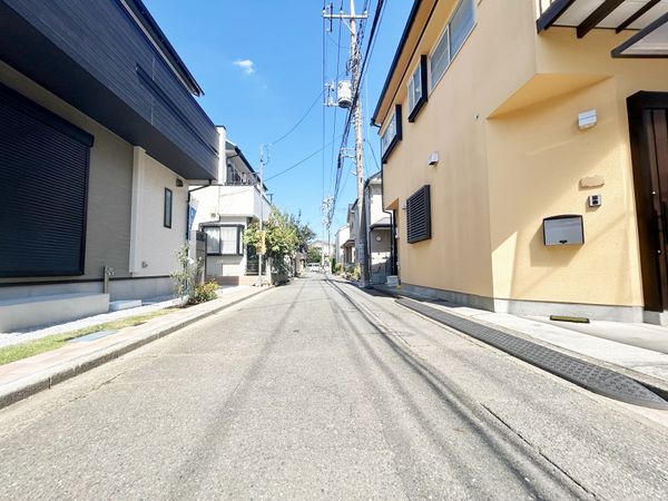 前面道路含む外観