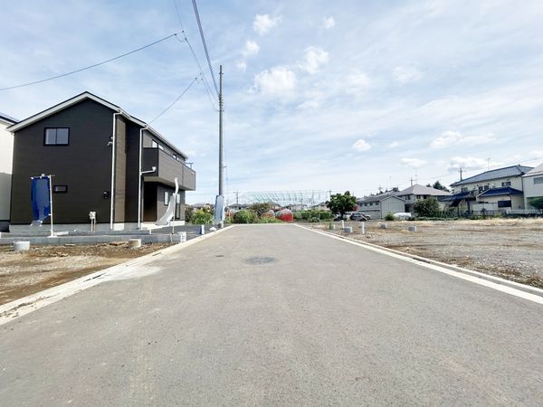 前面道路含む外観