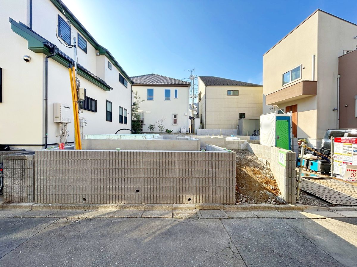 前面道路含む外観