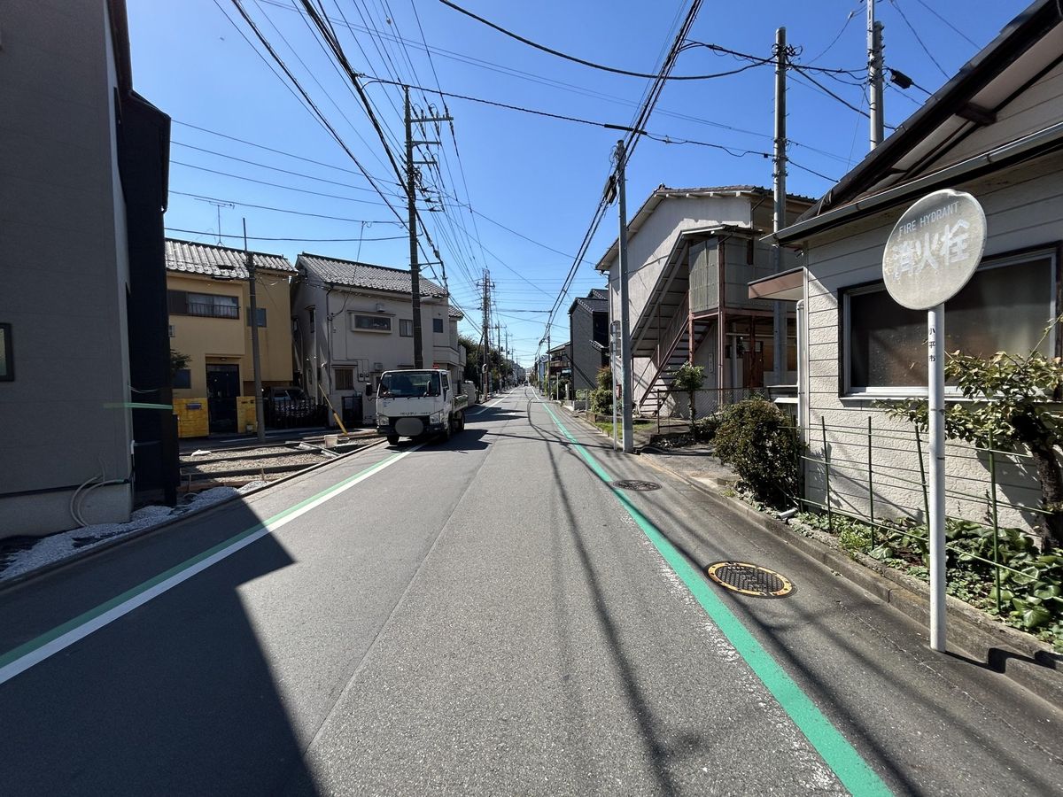 西東京市芝久保町4丁目 新築戸建 1号棟 前面道路含む外観 前面道路含む外観