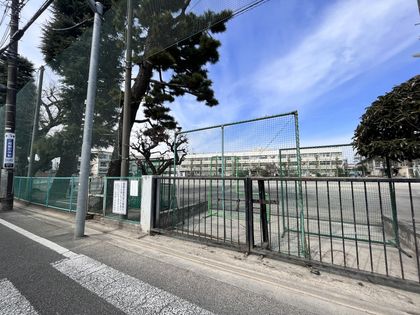 西東京市芝久保町4丁目 新築戸建 2号棟 西東京市立田無第三中学校(約1390m) 西東京市立田無第三中学校(約1390m)