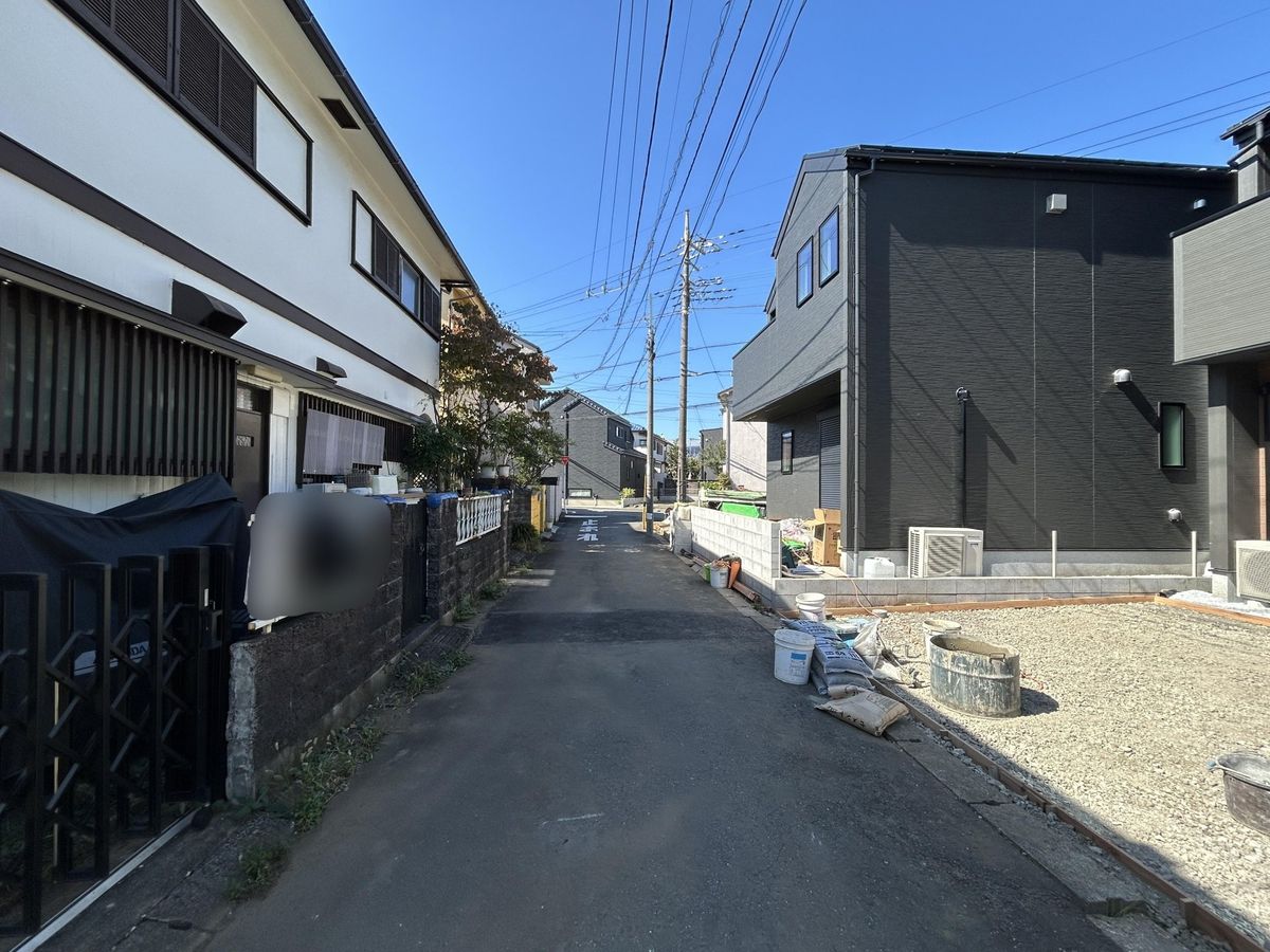 西東京市芝久保町4丁目 新築戸建 2号棟 前面道路含む外観 前面道路含む外観