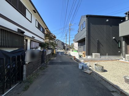 西東京市芝久保町4丁目 新築戸建 2号棟 前面道路含む外観 前面道路含む外観
