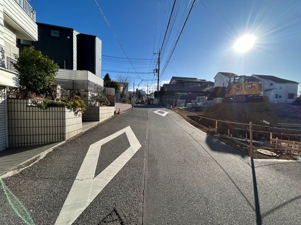 西東京市向台町4丁目 新築戸建 3号棟 前面道路含む外観 西東京市向台町4丁目 新築戸建 3号棟 前面道路含む外観