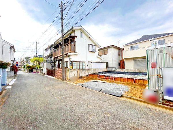 小平市美園町3丁目 新築戸建 前面道路含む外観 小平市美園町3丁目 新築戸建 前面道路含む外観