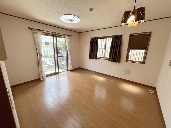西東京市泉町1丁目戸建 リビング 西東京市泉町1丁目戸建 リビング