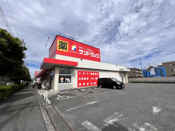 徒歩8分。