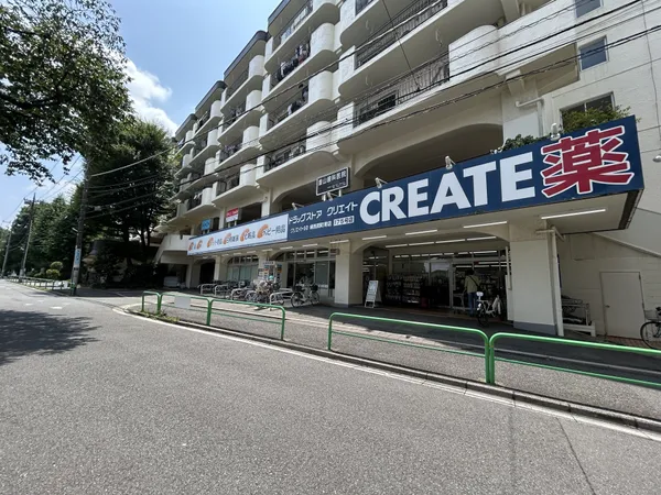 徒歩5分。