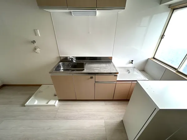 キッチン空室時室内写真