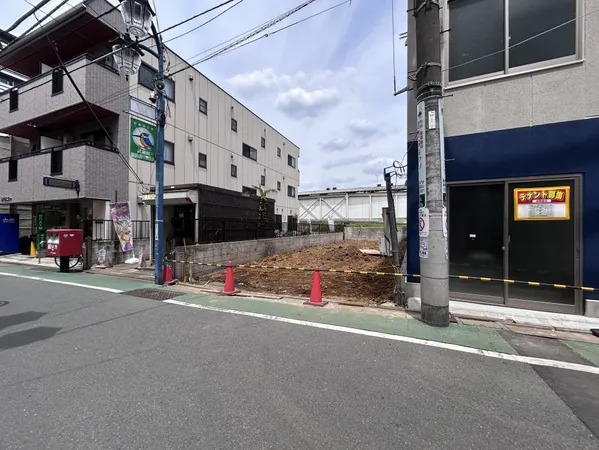 【現地写真】西武線に沿って70店舗が立ち並ぶ商店街につき住環境良好