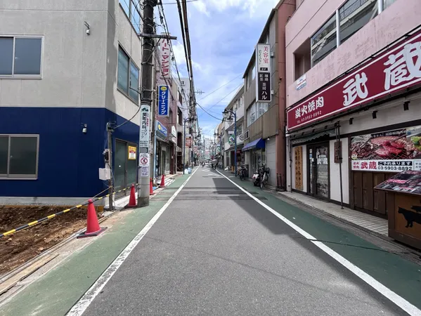 【現地前面道路】公道に面しています。南側： 約 6ｍ (公道)