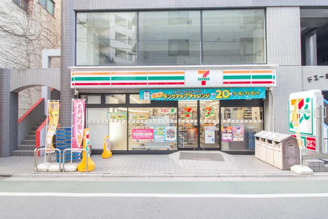 たばこやお酒、セブンカフェなどのオリジナル商品が取り扱われています。モバイルバッテリーサービスや店舗留置サービスが利用できます。