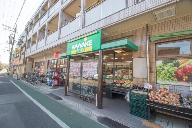 肉・魚・野菜などの生鮮食品の他、冷凍食品・加工食品などが取り扱われています。事前にホームページでチラシを確認し、お買い得品をチェックできます。営業時間/9:30～22:00(日曜9:00～)。
