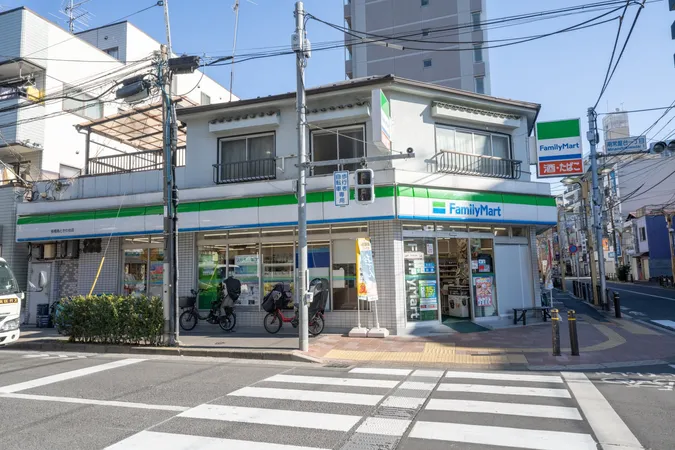 徒歩6分。